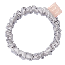 MON MOU Silk Slim Scrunchie Pearl Grey - Тонка шовкова резинка (перлинно-сіра) MON MOU Silk Slim Scrunchie Pearl Grey - Тонка шовкова резинка (перлинно-сіра)