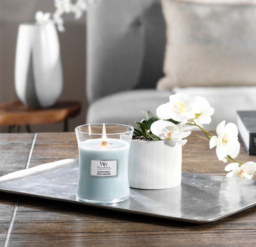 Ароматична свічка з ароматом квітів неролі і мандарина Woodwick Medium Seaside Neroli 275 г - фото №1