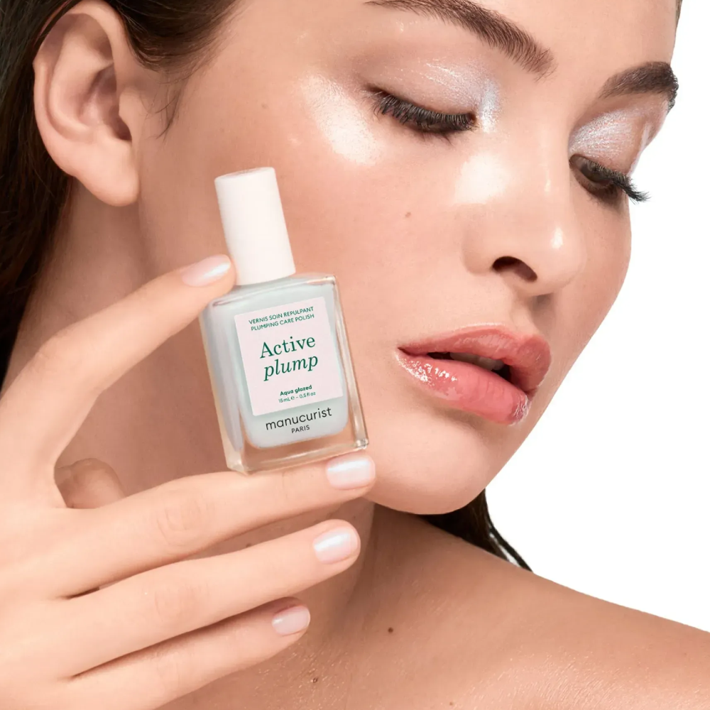 MANUCURIST Active™ Plump Aqua Glazed 15ml - Лак для нігтів з колагеном та перламутровим молочним покриттям - фото №7