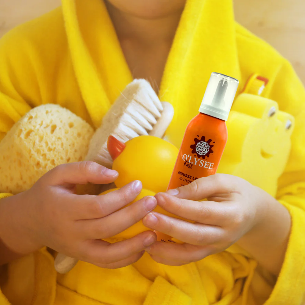 O'LYSEE Kids Moisturizing Shower Foam 3 в 1 "Peach & Apricot" 250ml - Дитяча крем-пінка для купання 3 в 1 з ароматом персика та абрикоса - фото №2