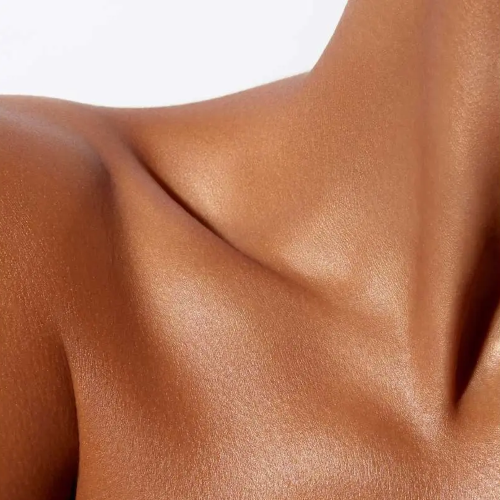 TAN-LUXE The Body Illuminating Self-Tan Drops Medium/Dark 50ml - Краплі для автозасмаги тіла у відтінку Medium/Dark - фото №3