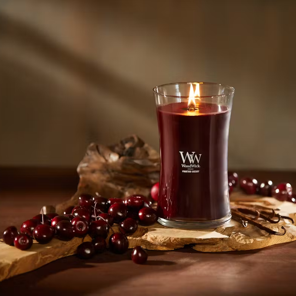 Woodwick Medium Phantom Cherry 275 г - Ароматична свічка з ароматом темної вишні та амбри - фото №2