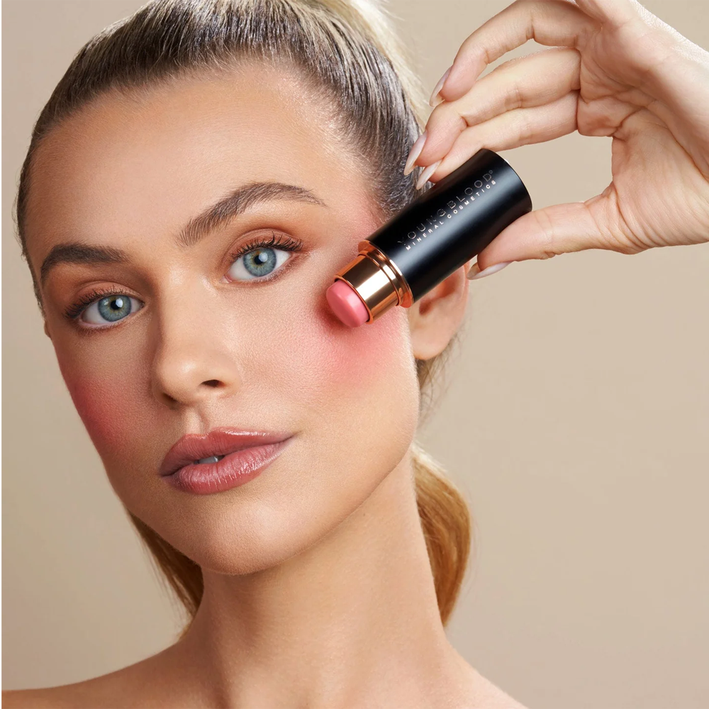 Youngblood VividLuxe Crème Blush Stick Parfait Mini 2,5g - Кремові рум'яна-стік - фото №2 Youngblood VividLuxe Crème Blush Stick Parfait Mini 2,5g - Кремові рум'яна-стік - фото №2